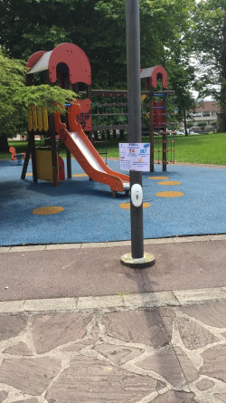 Astillero instala dosificadores de gel hidroalcoh&oacute;lico en m&aacute;s de una veintena de parques infantiles municipales