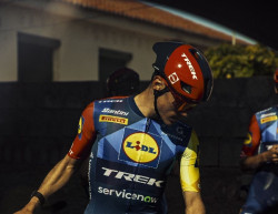 Ayuso no correr&aacute; las Cl&aacute;sicas de las Ardenas por una infecci&oacute;n v&iacute;rica