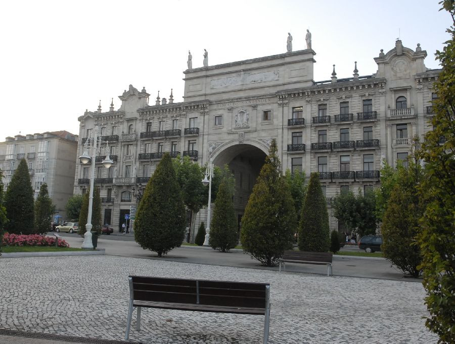 Banco Santander destina 4,6 millones de euros a 1.900 becas de ayuda econ&oacute;mica para investigadores