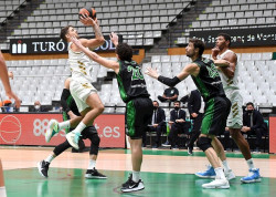 Bar&ccedil;a, Real Madrid y Obradoiro se mantienen invictos en la Liga Endesa