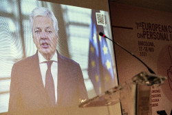 Bruselas da un ultiman  a S&aacute;nchez para desbloquear  el CGPJ y lo homologue con EUROPA para lo que env&iacute;a al comisario de Justicia, Didier Reynders