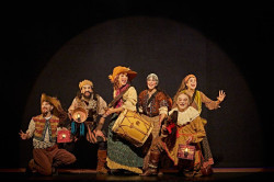 Clown, malabares y m&uacute;sica en directo llegan este s&aacute;bado a Torrelavega con la obra `Farra`