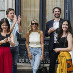 El ascensor.   Por Carlos Magdalena