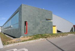 El Centro de Ocio Playa Dorada de Noja tendr&aacute; tres pistas de p&aacute;del cubiertas y una de atletismo