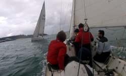El fuerte viento del NW, y la mar gruesa que afectaba al Sardinero, obligaron realizar la tirada del crucero en el interior de la bah&iacute;a santanderina.