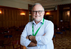 El investigador Rafael Giraldo advierte que la resistencia a antibi&oacute;ticos es una de las mayores amenazas del futuro