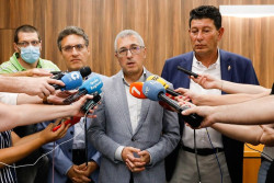 El Ministerio de Rivera  ordena estudiar la condena de muerte  de 10 lobos de Cantabria y actuar&aacute; en consecuencia