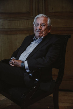 El periodista Fernando J&aacute;uregui presenta hoy su nuevo libro `Quemados` en el Ateneo de Santander