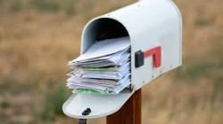 En la era digital y de la inteligencia artificial los pol&iacute;ticos se decantan en las elecciones  por los panfletos de  papel.  Por Carlos Magdalena 