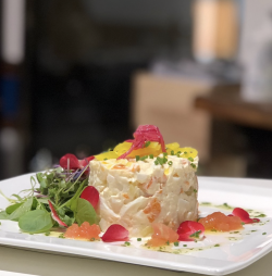 Ensaladilla de buey de Mar, una exquisitez en el Restaurante La Vinoteca