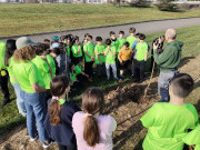 Escolares de Camargo participan en una jornada de plantaci&oacute;n de &aacute;rboles en el Bosque Comestible JC Navalips