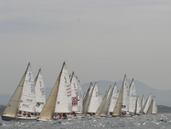 Hoy comienza el VIII campeonato de Espa&ntilde;a de J80 en aguas del Abra del Sardinero con 37 barcos