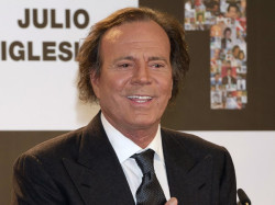 Julio Iglesias demanda a Yolanda D&iacute;az por acusarle de "abusos sexuales" y "esclavitud" contra sus trabajadoras