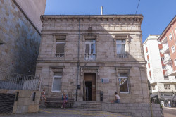 La Biblioteca Gabino Teira de Torrelavega ampl&iacute;a su horario hasta el 2 de febrero