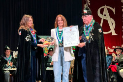 La Cofrad&iacute;a del Queso nombra a la directora de Cantur su cofrade de honor y al director general de Solvay su embajador