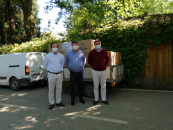 La familia Gonz&aacute;lez-Camino ha donado 20.000 mascarillas KN95 al Ayuntamiento de Santa Mar&iacute;a de Cay&oacute;n