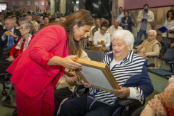 La Fundaci&oacute;n Asilo de Torrelavega celebra un acto de homenaje a 53 mayores de 90 a&ntilde;os