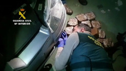 La Guardia Civil corta una l&iacute;nea de abastecimiento de hach&iacute;s a Cantabria e interviene 15 kilos de droga