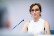 La ministra de Sanidad no quiere hablar con los m&eacute;dicos y los perjudicados los pacientes 