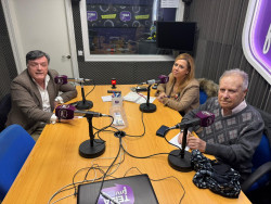 La tertulia de Claudio Acebo en un pa&iacute;s de chichinabo.    Carlos Magdalena