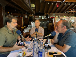 La tertulia de Claudio Acebo y un pa&iacute;s "manoseado" por S&aacute;nchez y Puigdemont.             Carlos Magdalena