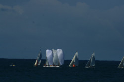 La tripulaci&oacute;n del Granuja se impuso en la tirada del J80 santanderino en homenaje de las Fuerzas Armadas.
