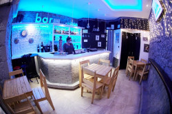 Los hosteleros lamentan el toque de queda y urgen ayudas y acelerar la vacunaci&oacute;n