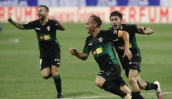 Nino lleva al Elche a la pelea final por el ascenso