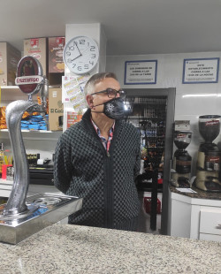 Pepe, cuatro d&eacute;cadas tras el mostrador&hellip; Por Pedro Arce D&iacute;ez