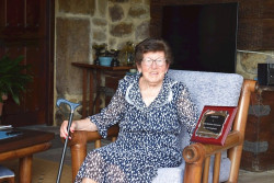 Pi&eacute;lagos felicita a una vecina de Zurita por su 100 cumplea&ntilde;os