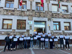 Polic&iacute;as de Torrelavega inician protestas para exigir "condiciones dignas" a un Ayuntamiento que hace "caso omiso"