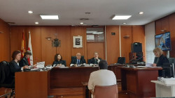 Se declara inocente el acusado de abusar de su hermanastra, que se ratifica en la denuncia