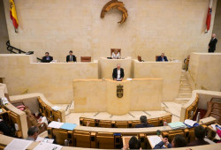 Sobre el Proyecto Altamira el consejero de Industria, Eduardo Arasti (PP), ha se&ntilde;alado que el  est&aacute; pendiente de que concluya la planificaci&oacute;n el&eacute;ctrica y de la publicaci&oacute;n de normativa esencial