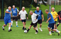 WALKING FOOTBALL. Francisco Glez-Riancho Colongues